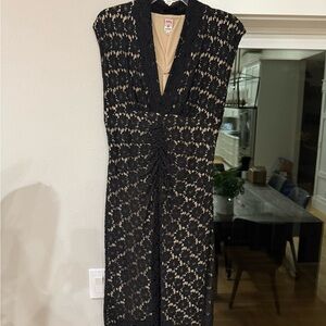 Molly New York Lace Bodycon Dress